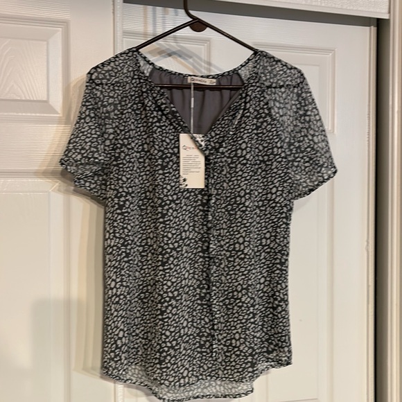 New with tag Ounaya M women blouse flowing sleeves sheer with lining - Picture 1 of 8